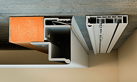 Монтаж скрытой ниши для потолочного карниза с перегибом полотна